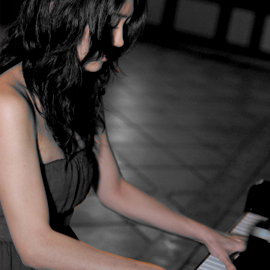 Tailored piano lessons in West Vancouver for cognitive health, active aging, and fall prevention | 西温专为长者设计的钢琴课程，促进认知健康与活跃晚年